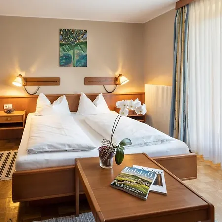 Breitenfelderhof Zur Riegersburg 3*