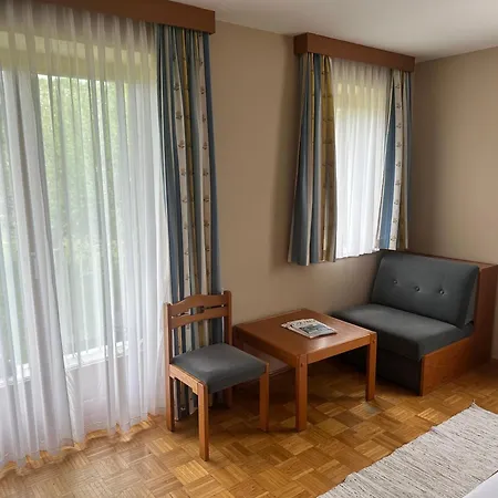 Kro Breitenfelderhof Zur Riegersburg 3*