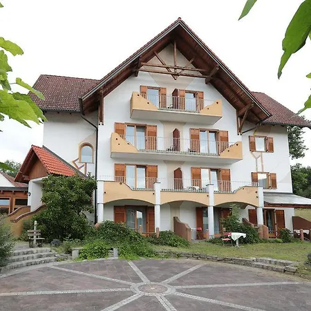 Kro Breitenfelderhof Zur Riegersburg 3*